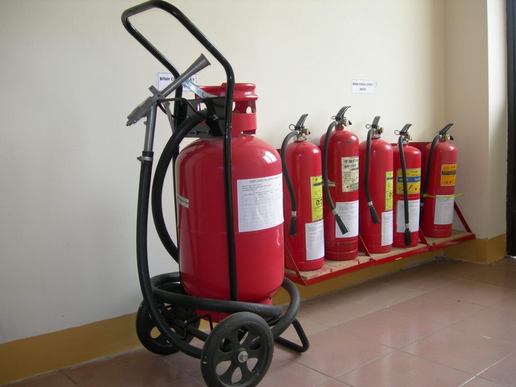 Việc bảo quản sai cách khiến bình cứu hỏa nhanh hỏng, giảm hiệu quả Việc bảo quản sai cách khiến bình cứu hỏa nhanh hỏng, giảm hiệu quả