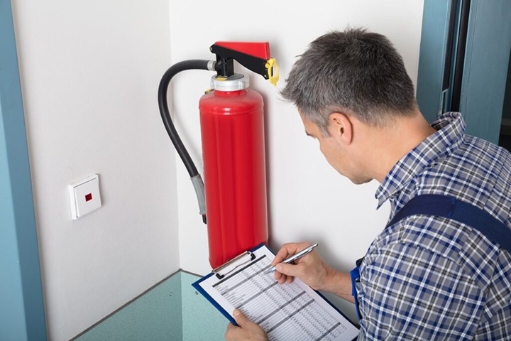 bình cứu hỏa cần được kiểm tra định kỳ tối thiểu mỗi sáu tháng một lần bình cứu hỏa cần được kiểm tra định kỳ tối thiểu mỗi sáu tháng một lần