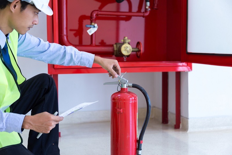 Việc bảo quản bình cứu hỏa đúng cách sẽ quyết định đến độ bền và hiệu quả Việc bảo quản bình cứu hỏa đúng cách sẽ quyết định đến độ bền và hiệu quả