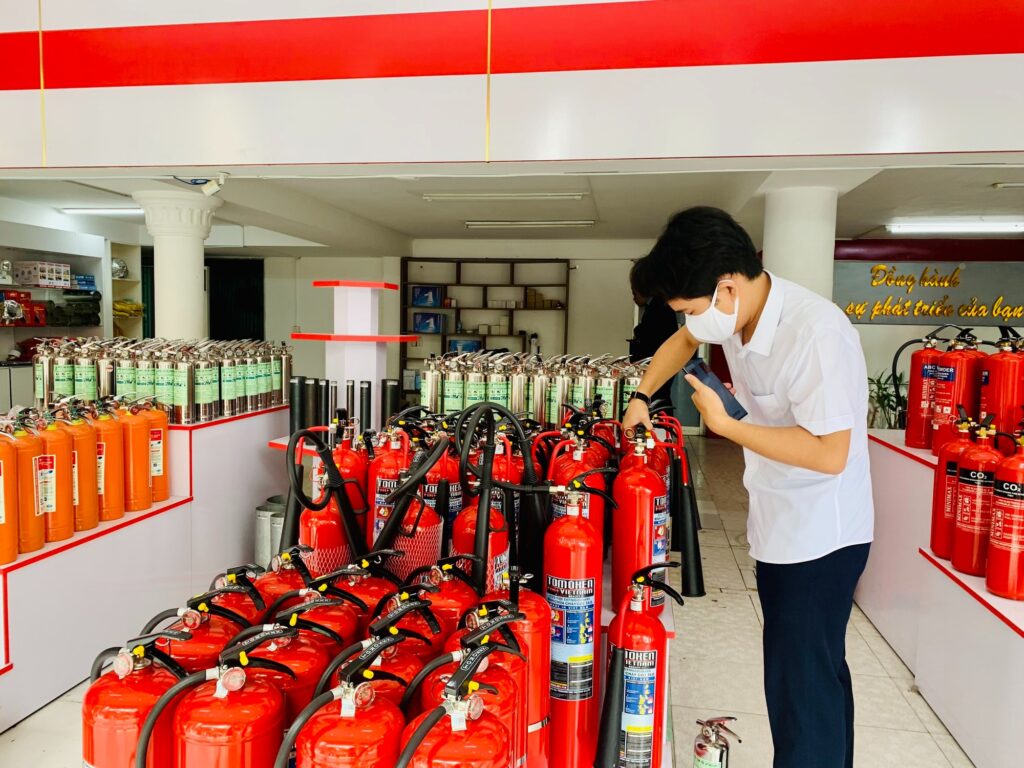 trang bị bình cứu hỏa tại Công ty PCCC Phương Nam Nguyên trang bị bình cứu hỏa tại Công ty PCCC Phương Nam Nguyên