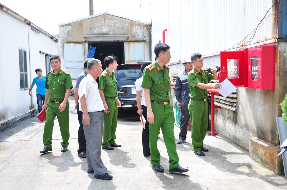 Tại Việt Nam, các quy định về thiết bị phòng cháy chữa cháy được quản lý chặt chẽ