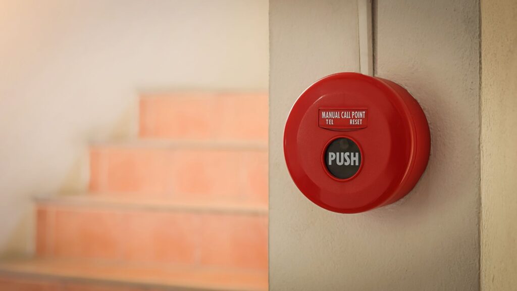 Vị trí lắp đặt thiết bị báo cháy cần đảm bảo không bị che khuất hoặc cản trở tín hiệu Vị trí lắp đặt thiết bị báo cháy cần đảm bảo không bị che khuất hoặc cản trở tín hiệu